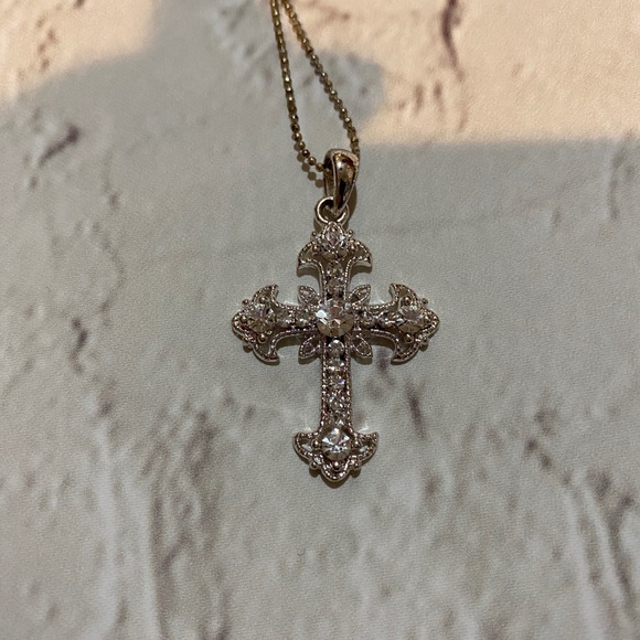 Silver cross necklace - Picture 3 of 3